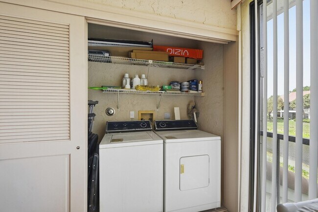 Building Photo - 5395 Firenze Dr