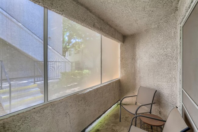 Building Photo - FULLY FURNISHED 2 bedroom condo near UNLV!