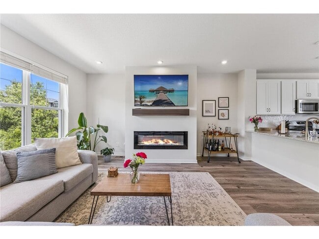 Building Photo - 2223 Gateway Curv