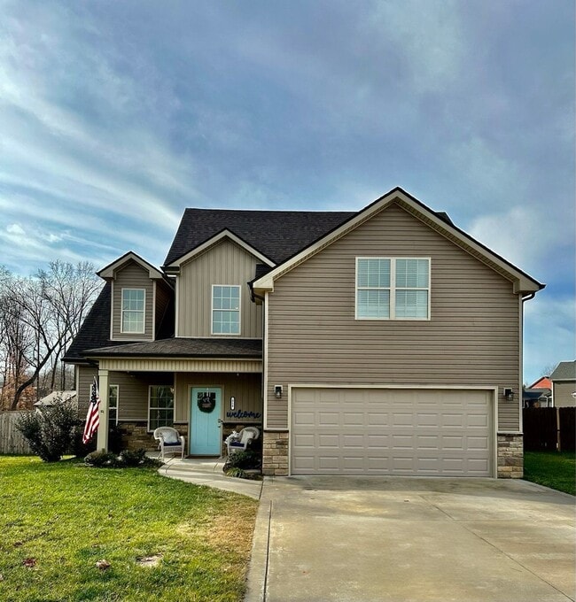 Building Photo - Pet Friendly Three Bedroom with Bonus!