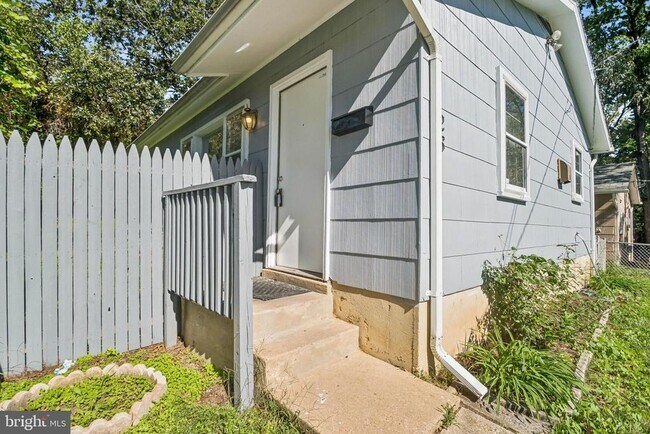 Building Photo - 26 Bayou Ave