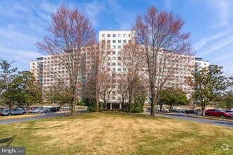 Building Photo - 10201 Grosvenor Pl