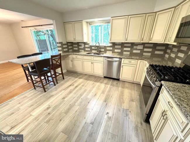 Building Photo - 18 Goshawk Ct