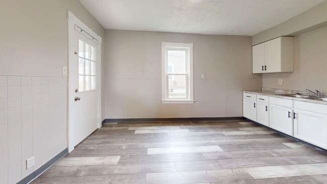 Building Photo - Lorain 2 Bedroom Single Family Home