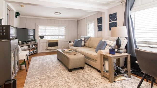 Building Photo - 11291 E Shore Dr