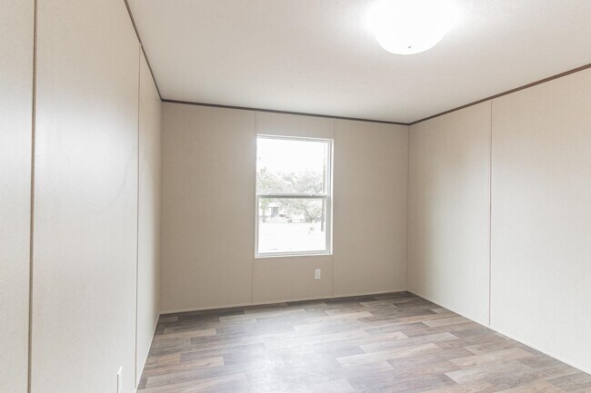 Building Photo - 104 E Castleshoals Dr