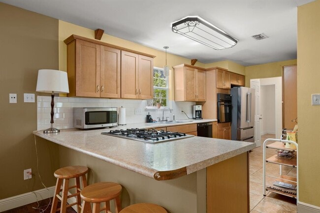 Building Photo - 1713 Deerfield Dr
