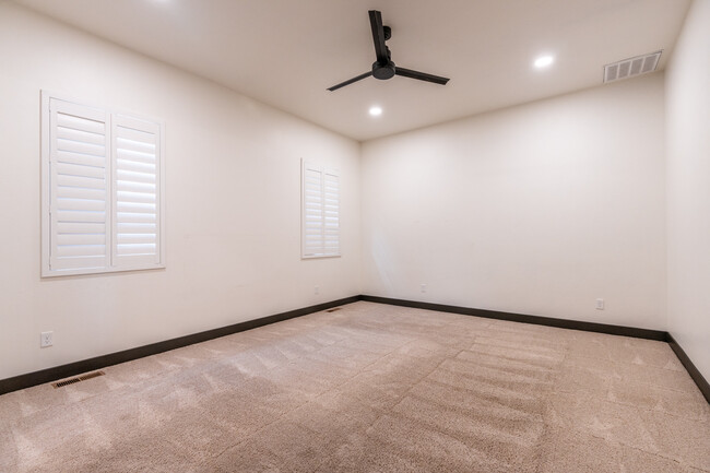 Building Photo - 2094 Two Wood Dr