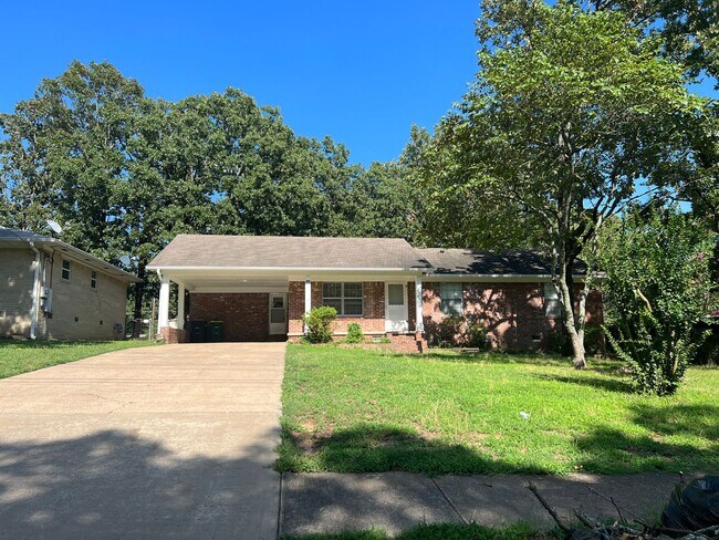 Primary Photo - 304 S Claremont Ave