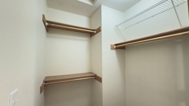 Building Photo - 3 Bedroom (Two Primary Suites) Floorplan i...