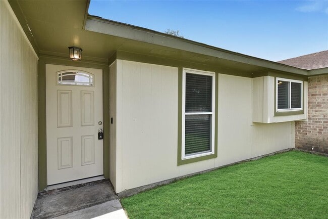 Building Photo - 2502 Ewell Dr