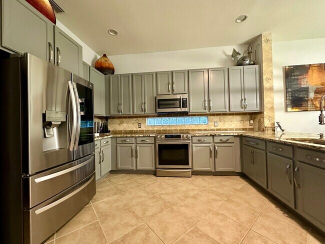 Building Photo - 9687 Springlake Cir