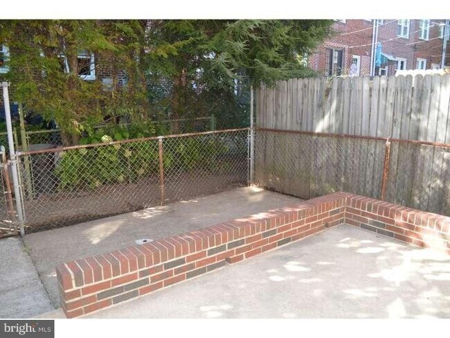 Building Photo - 1401 N Lincoln St