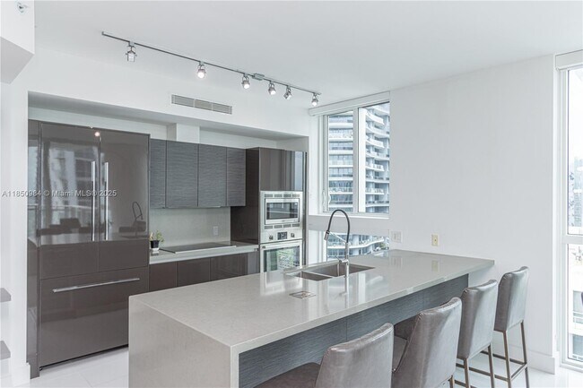 Building Photo - 1080 Brickell Ave