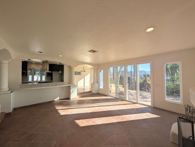 Building Photo - Private 2 Bedroom Plus Home in Vista!