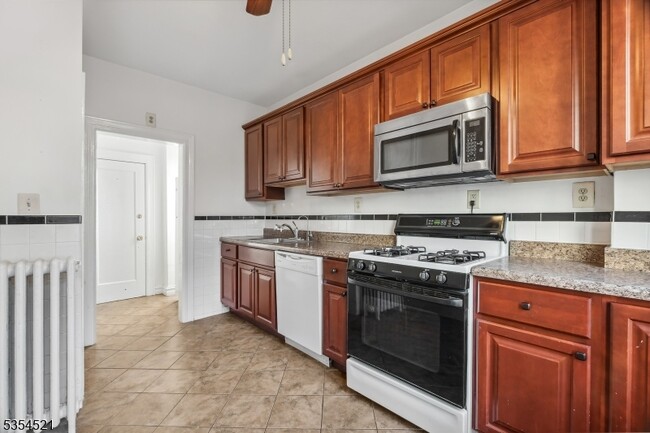 Primary Photo - 463 Pavonia Ave