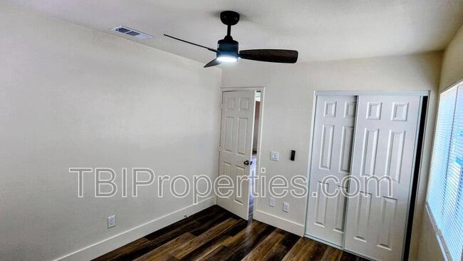 Building Photo - 934 N Florence Ave