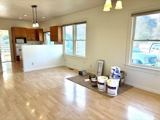 Building Photo - Charming Home in the Conveniently Located Southgate Neighborhood, Character-Rich Trims and Fully ...