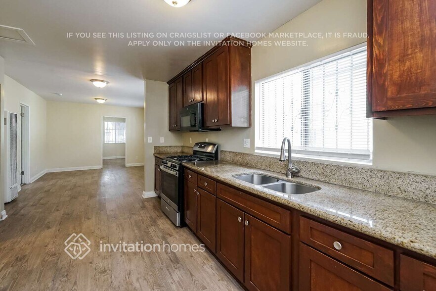 Building Photo - 1522 W 60th St