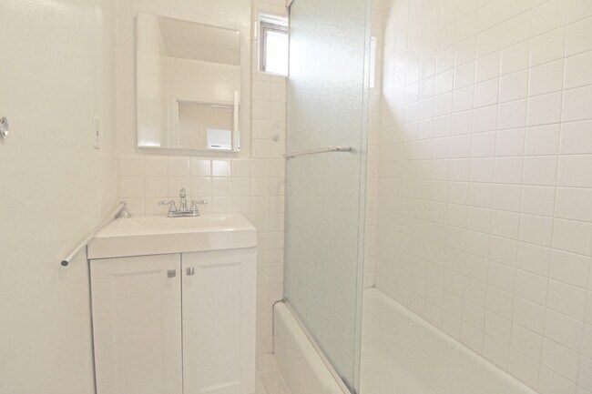 Building Photo - 1018 7th St