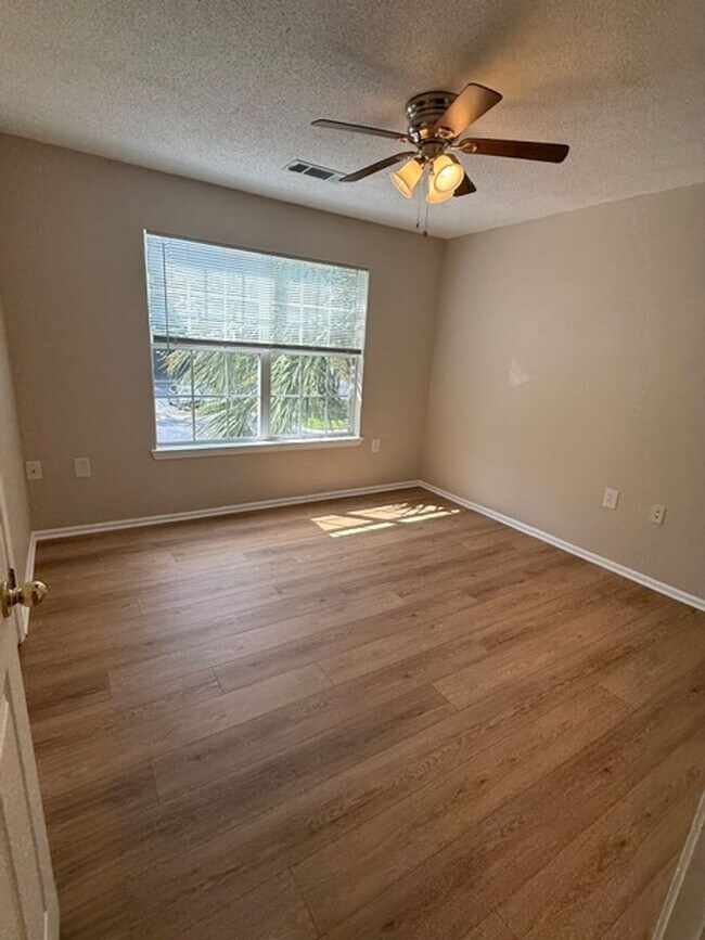 Building Photo - 50 Pebble Beach Cove