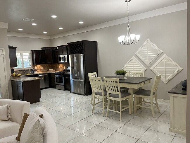 Building Photo - 14258 Loma Esmeralda