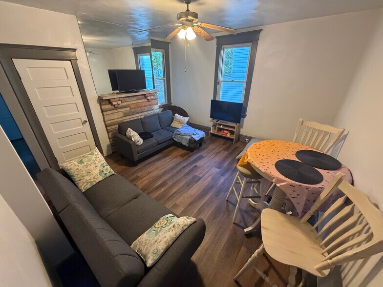 Building Photo - 262 Dunseith St