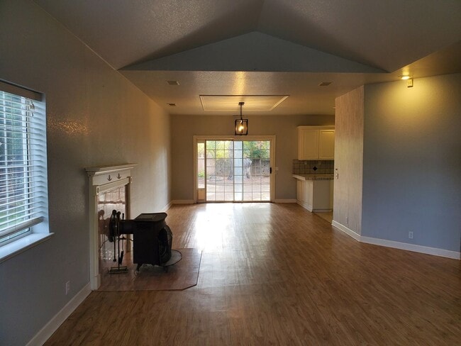 Building Photo - Introducing Your Dream Home:  A perfect blend of comfort and convenience!