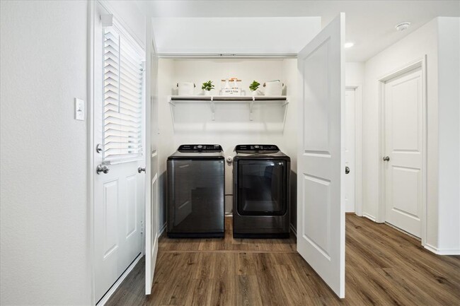 Building Photo - 221 Texas Angel Wy