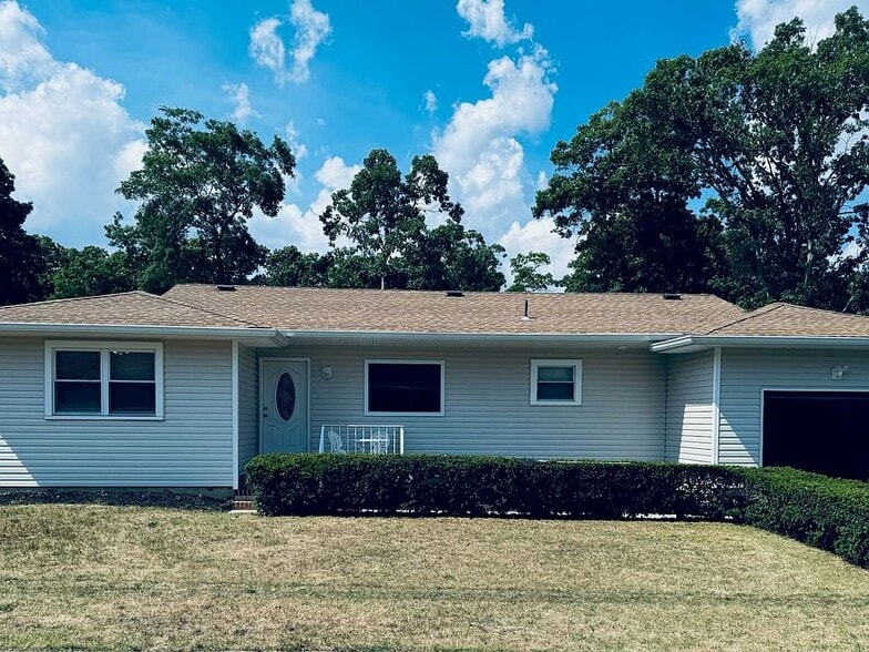 Building Photo - 1952 Ravenwood Dr