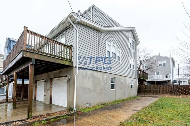 Building Photo - 32 Barberie Ave