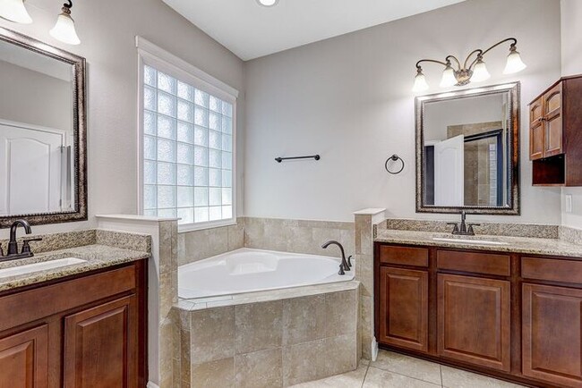 Building Photo - Experience Resort Living in Grand Hampton!