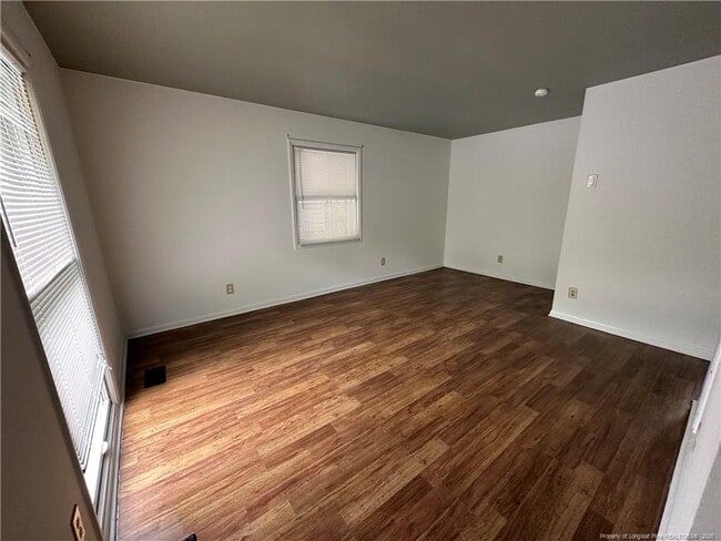 Building Photo - 417 Perth St