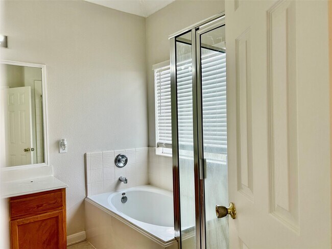 Building Photo - 1918 Riane Ln