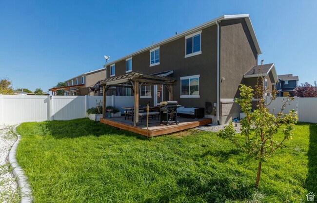 Building Photo - 2734 S Riverhead Dr