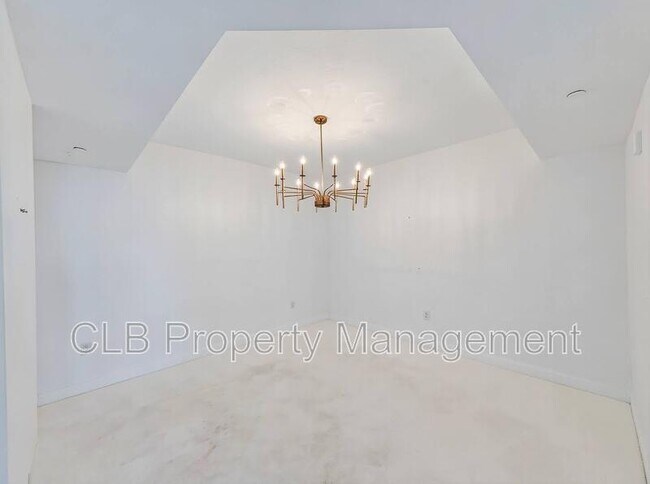 Building Photo - 231 Riverside Dr