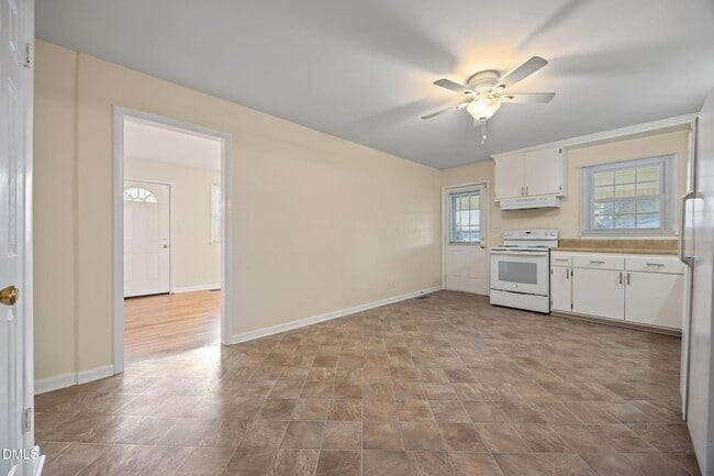 Building Photo - 131 Fairview Village Rd