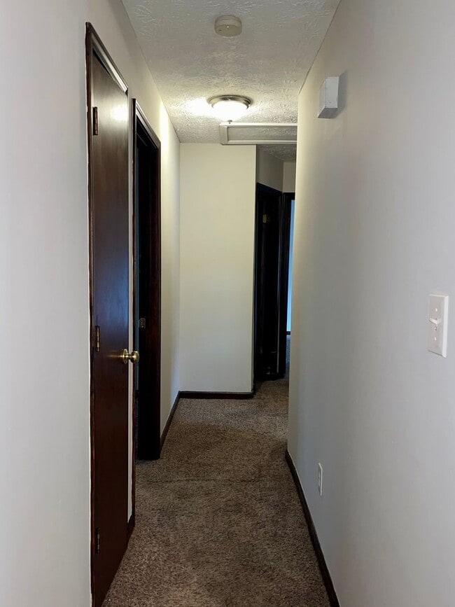 Building Photo - Secluded but Centrally Located 3 Bed/2 Bath Ranch!