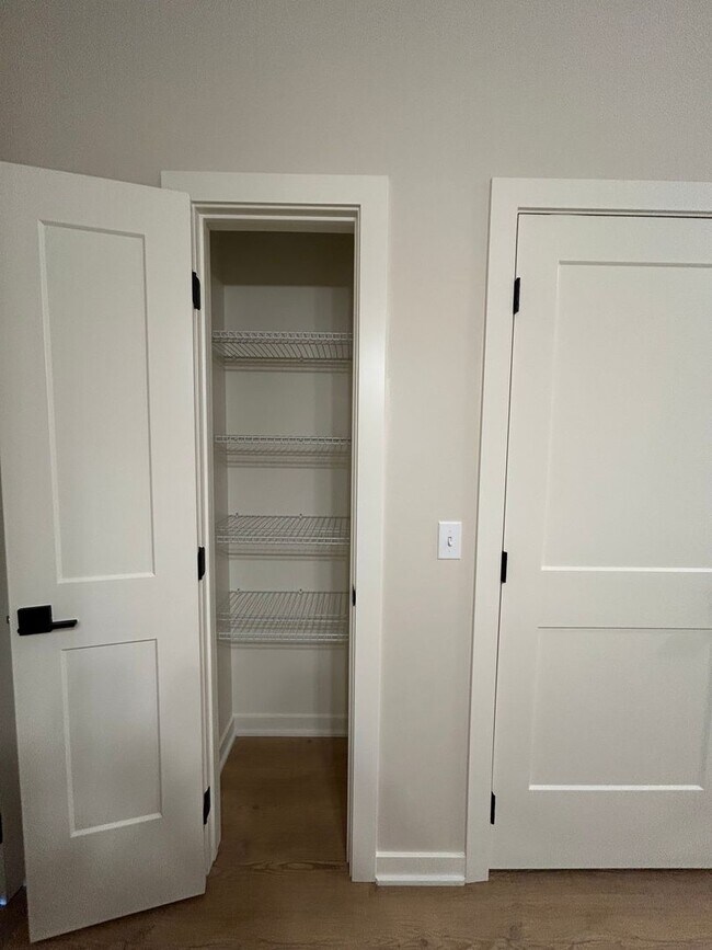 Building Photo - Elkhorn Landing Rentals (20605 Elkhorn Dr.)