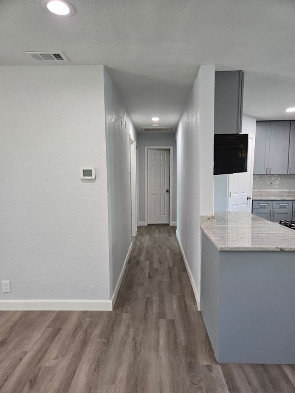 Building Photo - 2647 Springvale Dr