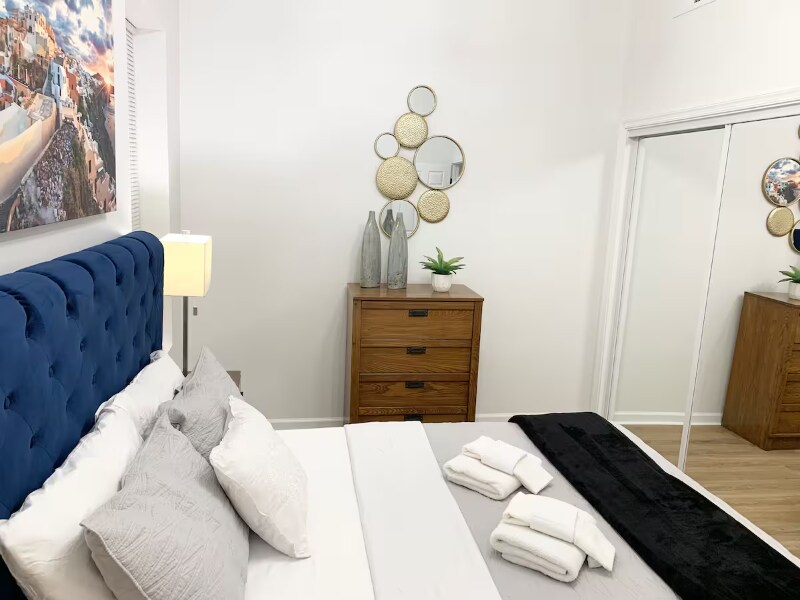 Building Photo - 1600 S Charles St