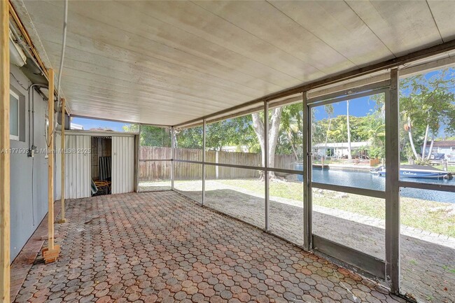 Building Photo - 924 N 30th Rd