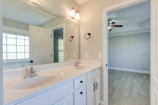 Building Photo - Bonus room is HUGE.  WOW