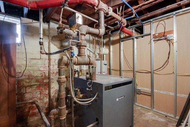 Building Photo - 1265 West Blvd