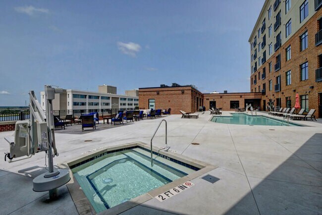 Building Photo - Two bedroom end unit condo with stunning d...