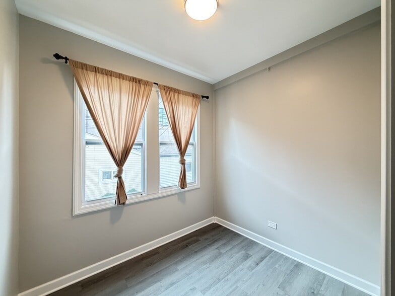 Building Photo - 3131 N Marmora Ave