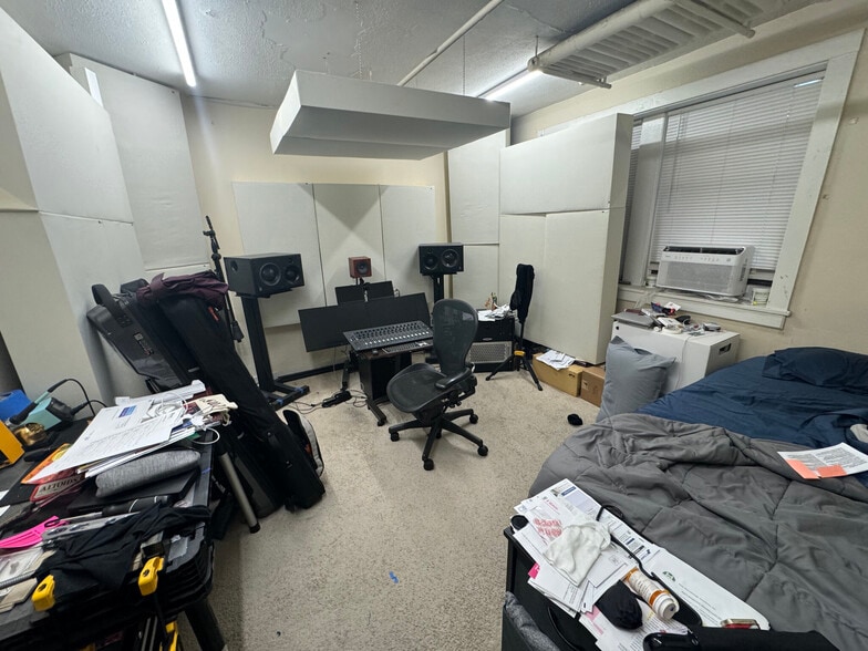 Primary Photo - 19 Peterborough St