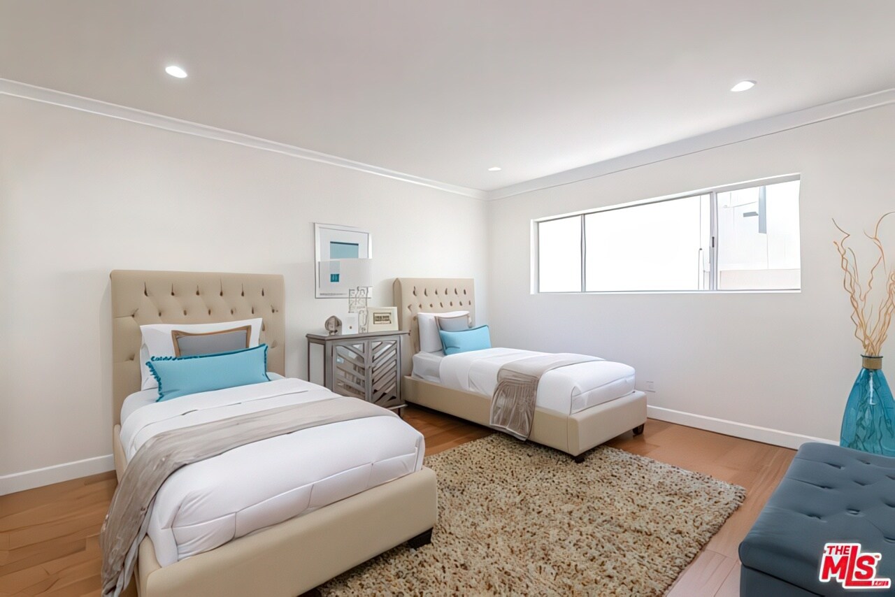 Building Photo - 922 16th St