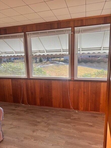 Building Photo - 31 Queen Rd