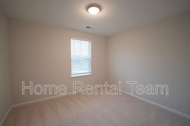 Building Photo - 46 Blues Dr